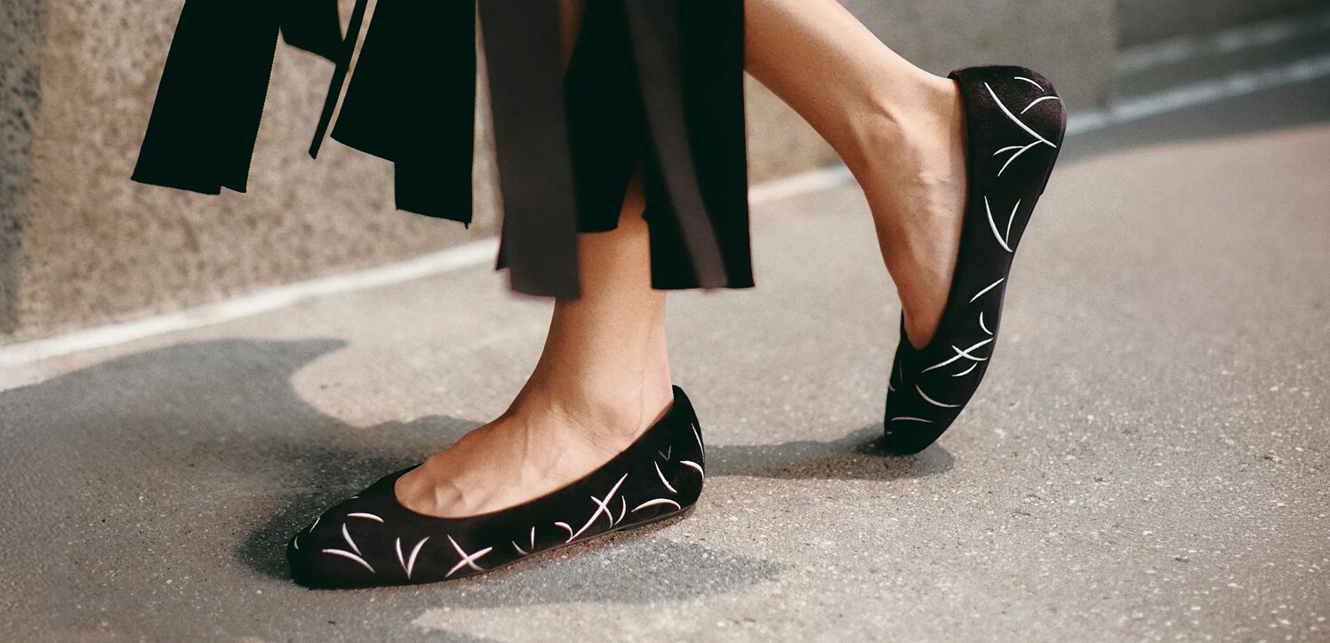 Mini Square-Toe Velvet Flats (Jazura)