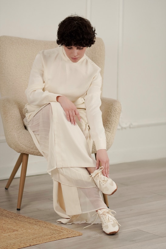 Back home outfit with white Carol Sneakerinas
