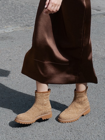 #Travel Boots