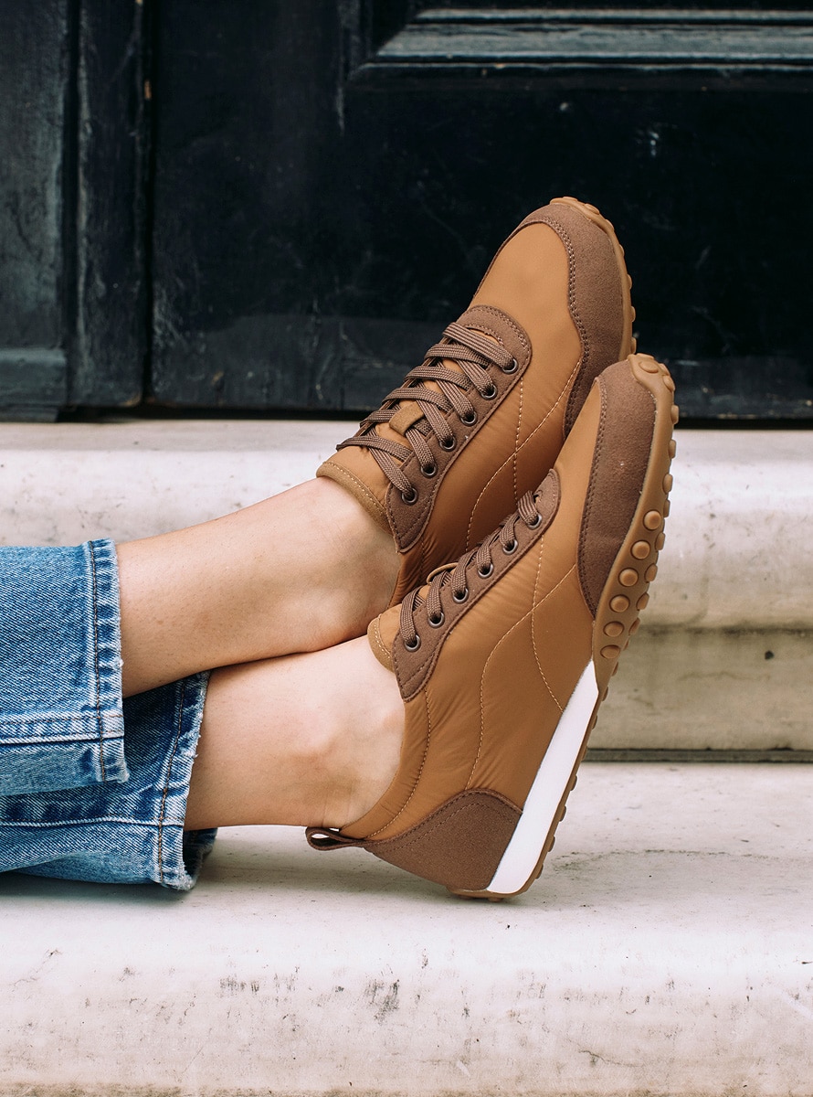 Round-Toe Casual Sneakers