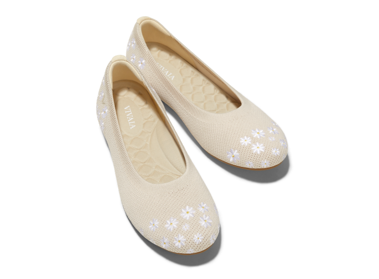 未使用品✨VIVAIA [クレア] ラウンドトゥフラットシューズ　ナツメグ 未使用品✨VIVAIA [クレア] ラウンドトゥフラットシューズ ナツメグ