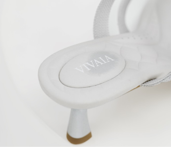 Alina] スクエアトゥ キトゥンヒール ストラッピー サンダル