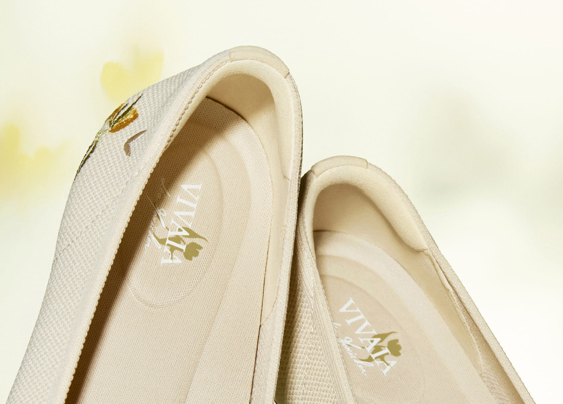 Healing Garden | Round-Toe Embroidered Loafers (Audrey), PALE