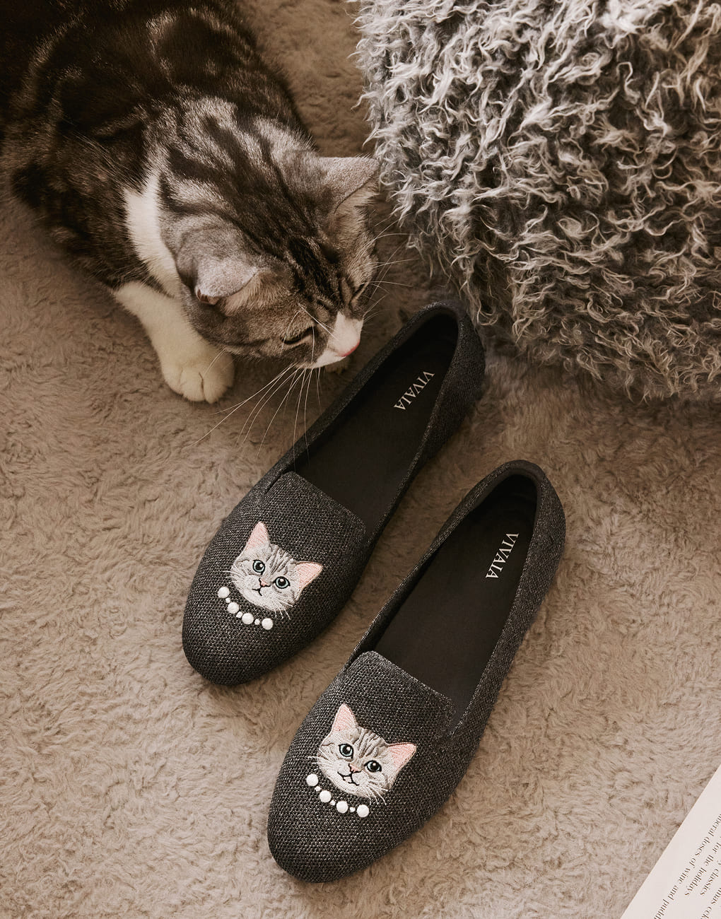 Audrey] ラウンドトゥ アニマル刺繍 ローファー – VIVAIA JAPAN