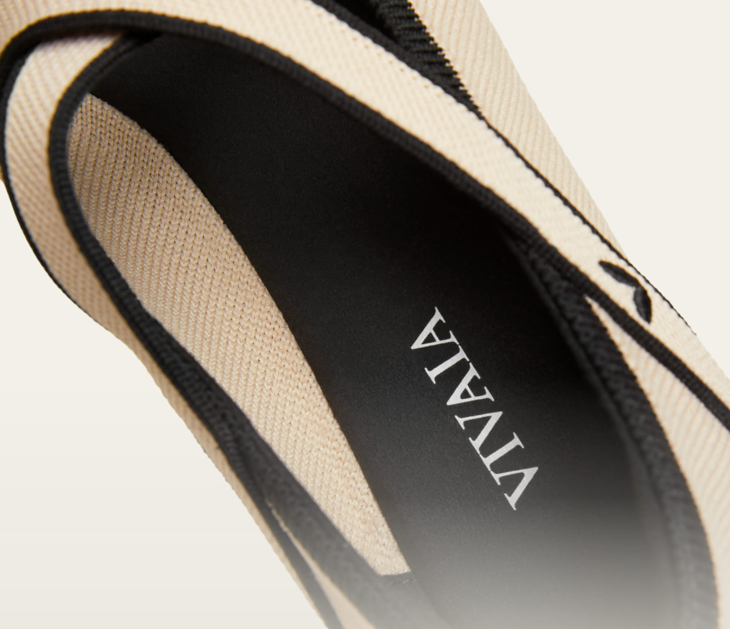 Nia] アーモンドトゥ メリージェーン フラット – VIVAIA JAPAN