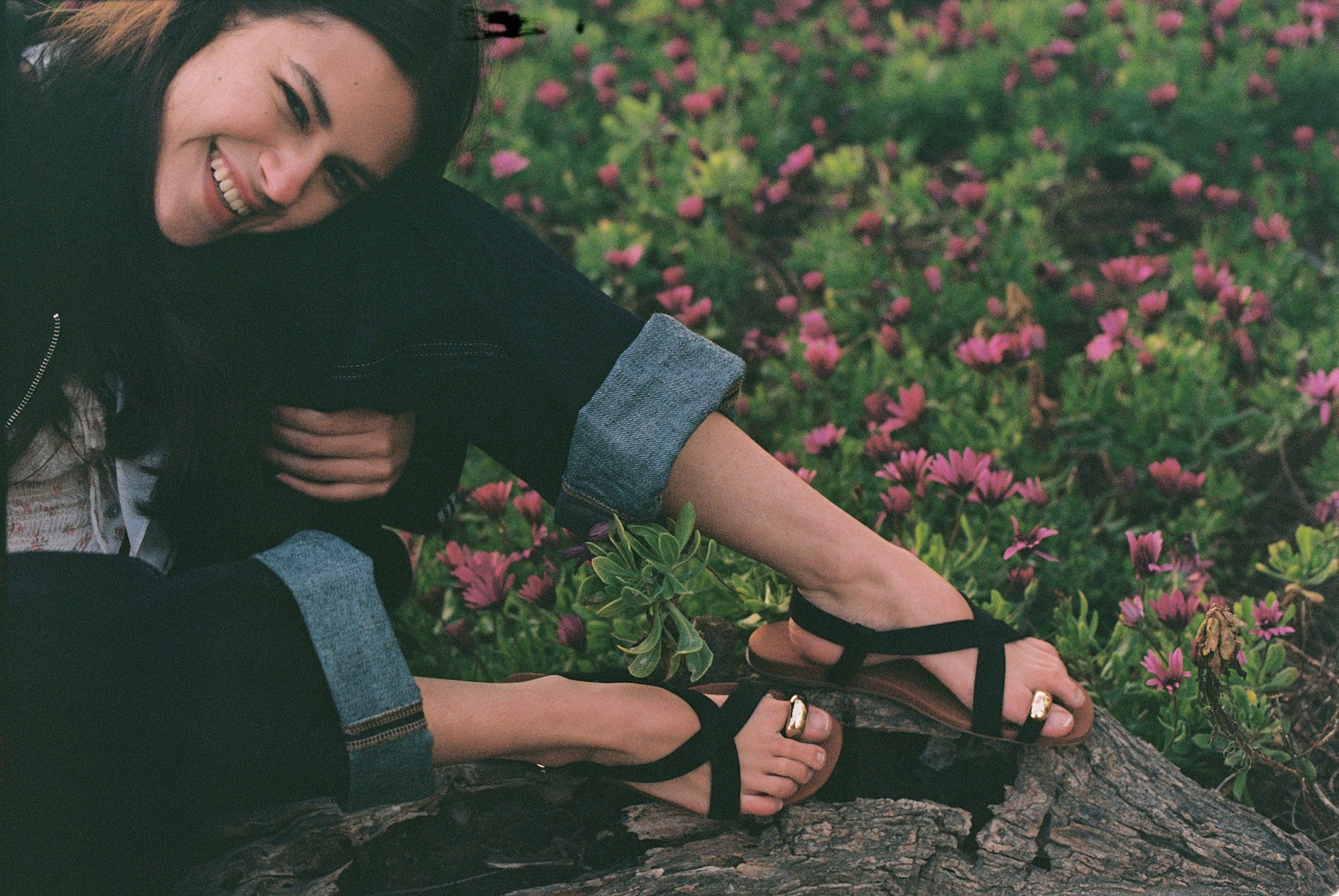 Final campaign atmosphere image for VIVAIA Flat Sandals