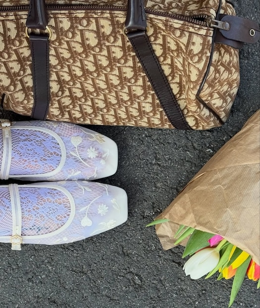 Lifestyle image of the VIVAIA artist-collab Mary Janes