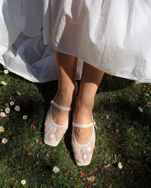 Customer review image showing the shoe worn in real life