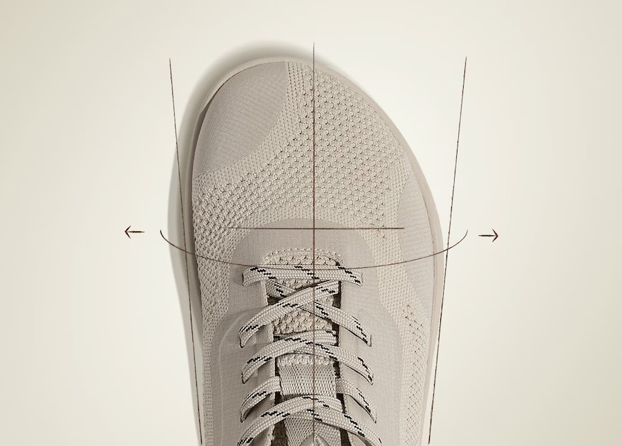 Maven on-foot detail for wide feet and bunion-friendly room