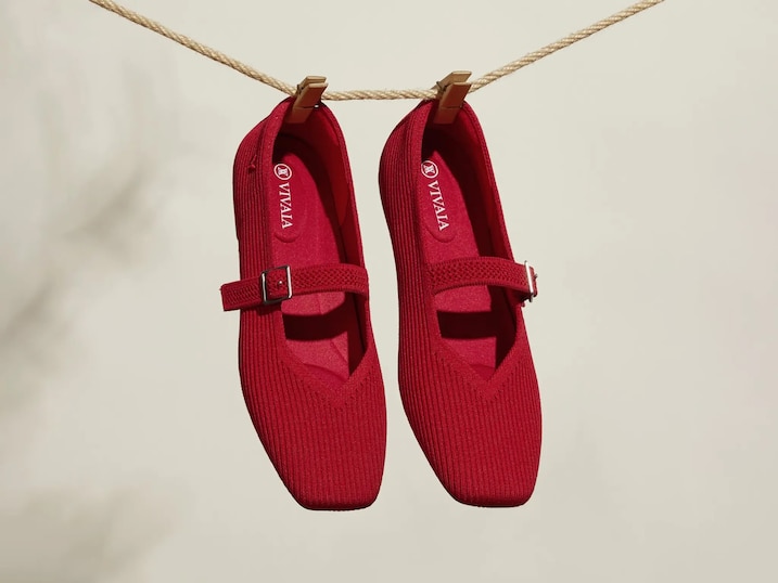 Wide feet flat