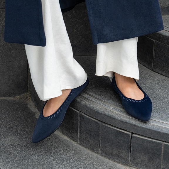 【美品】VIVAIA Jackie NAVY 　スクエアトゥ フラットシューズ Jackie Square-Toe Loafers in Black | VIVAIA