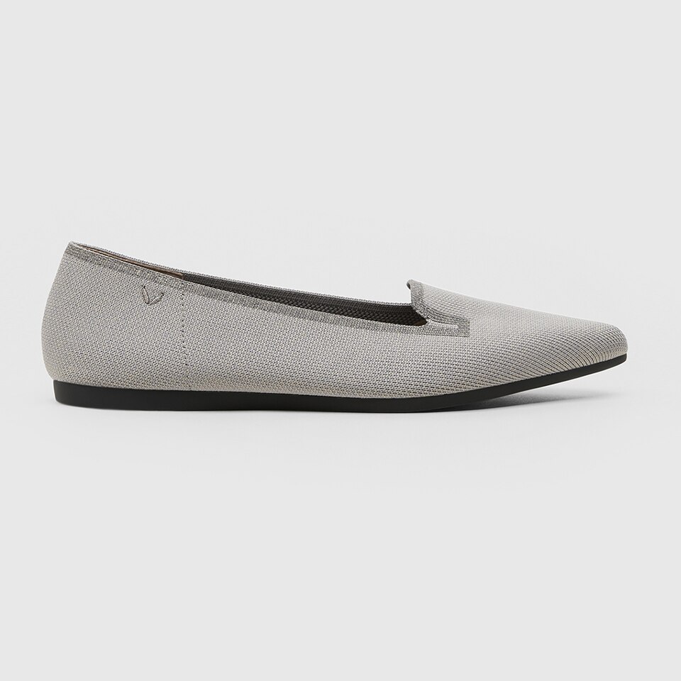 Manon Pointy Flats in Cloud Grey | Women's Sustainable, Washable and Stylish Black Shoes | VIVAIA
