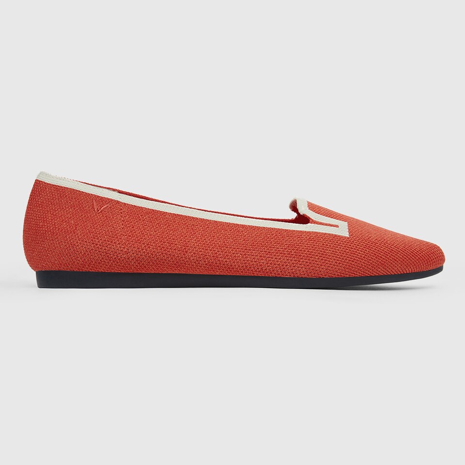 Manon Pointy Flats in Carrot Orange-Sustainable & Washable | VIVAIA