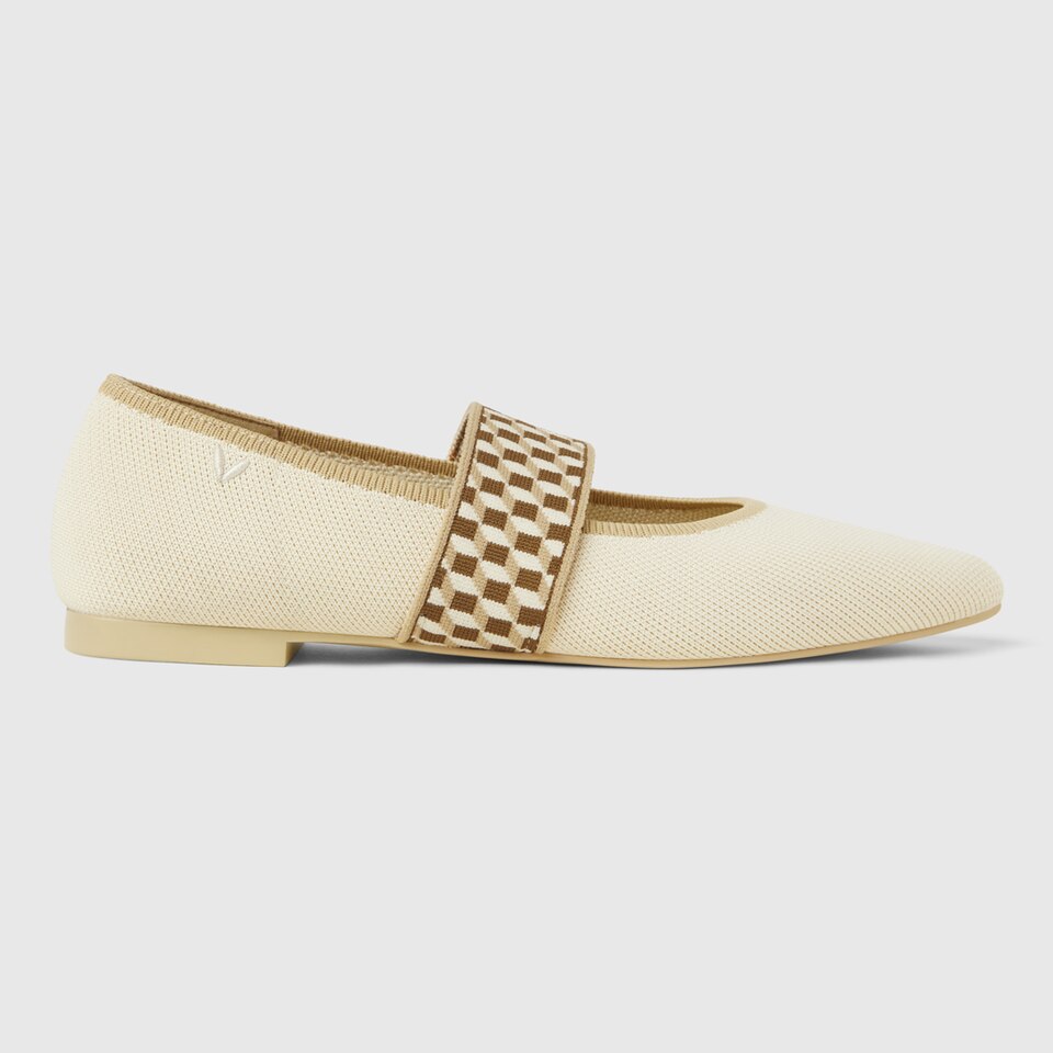 Bona Pointy Flats in Coral Orange | Women's Sustainable and Stylish Shoes | VIVAIA