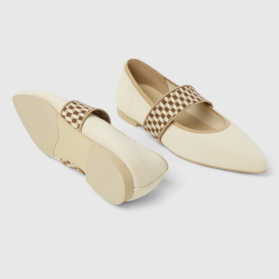 Bona Pointy Flats in Coral Orange | Women's Sustainable and Stylish Shoes | VIVAIA