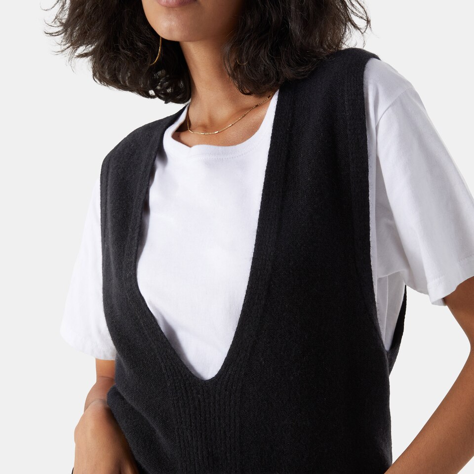 Samira Cashmere Vest in Solid Black | Women's 100% Organic Comfy Knitwears | VIVAIA
