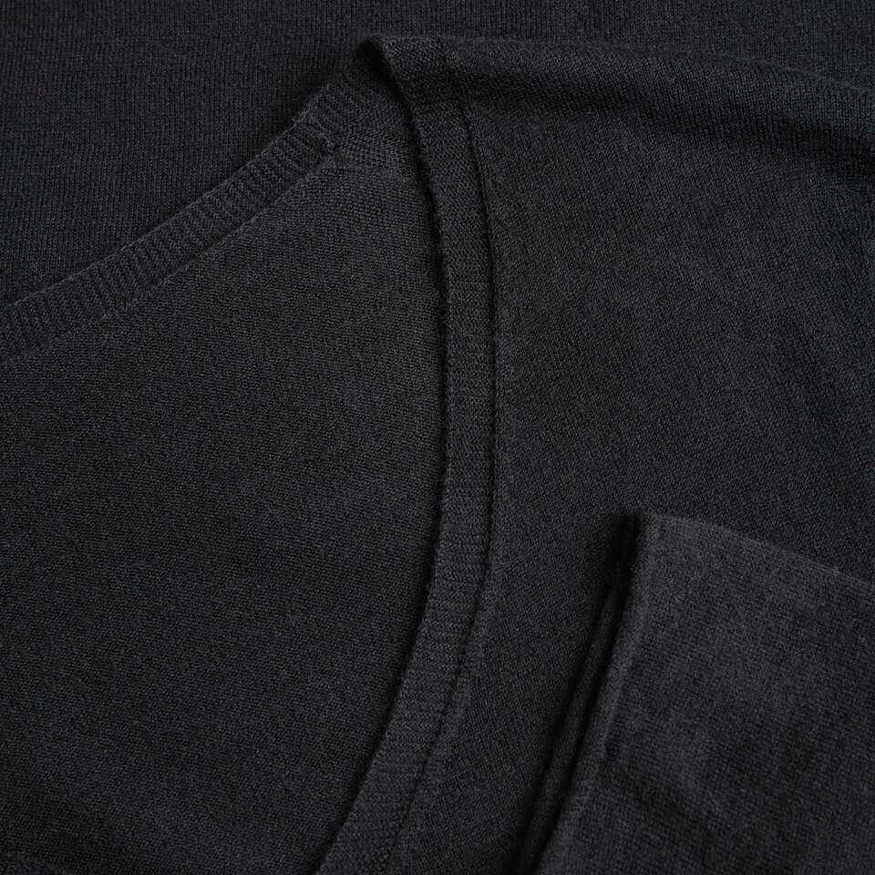 Tawny Cashmere V-neck Top in Solid Black | Women's Organic Recycled Comfy Knitwears | VIVAIA