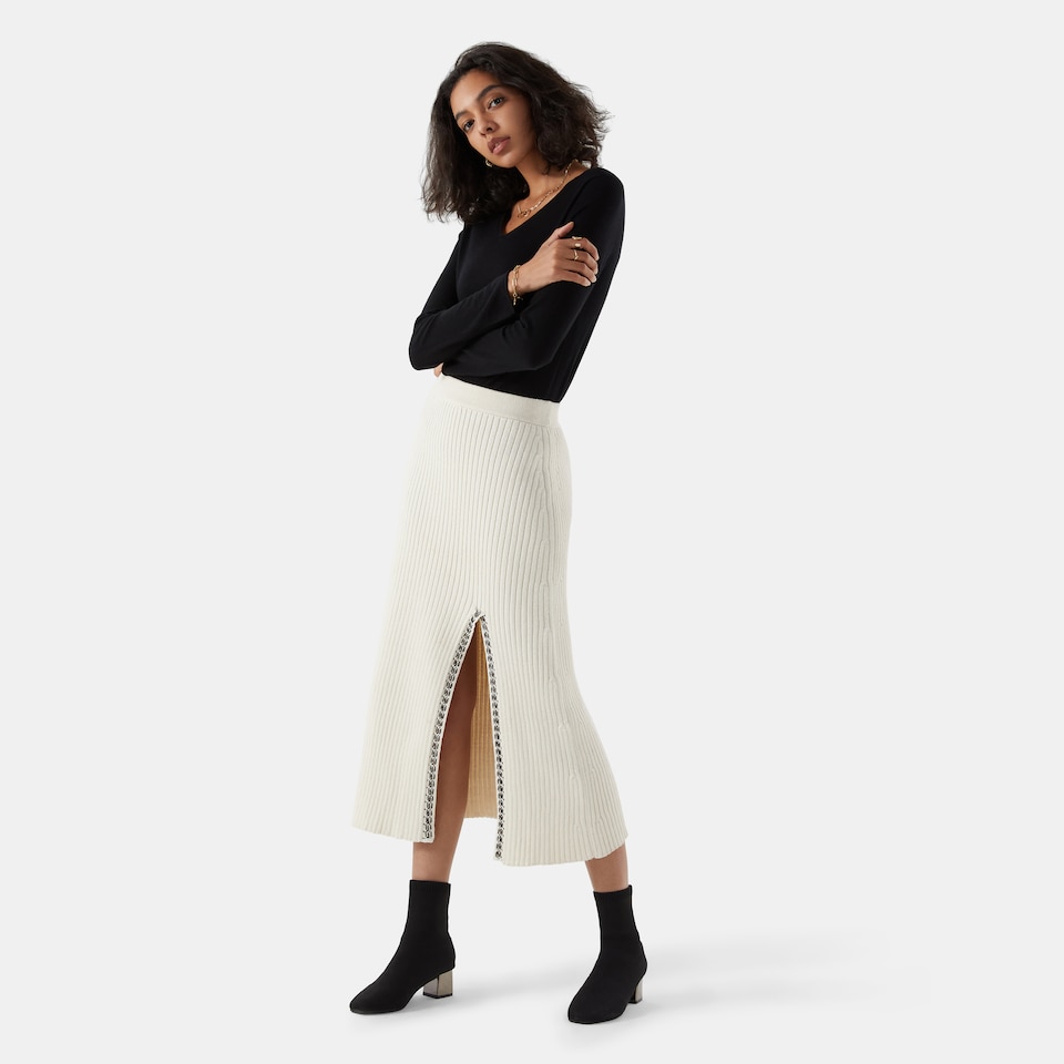 Tawny Cashmere V-neck Top in Solid Black | Women's Organic Recycled Comfy Knitwears | VIVAIA
