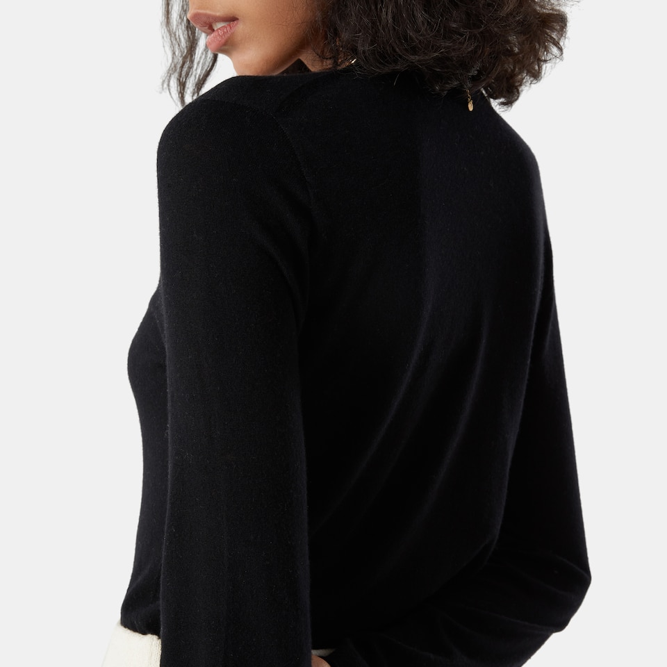 Tawny Cashmere V-neck Top in Solid Black | Women's Organic Recycled Comfy Knitwears | VIVAIA