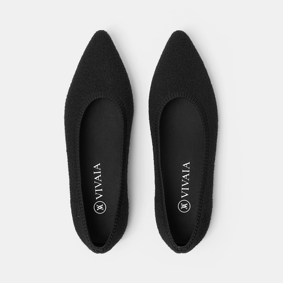 Aria Pointy Eco Fluffy Yarn Flats in Black-Sustainable & Washable | VIVAIA