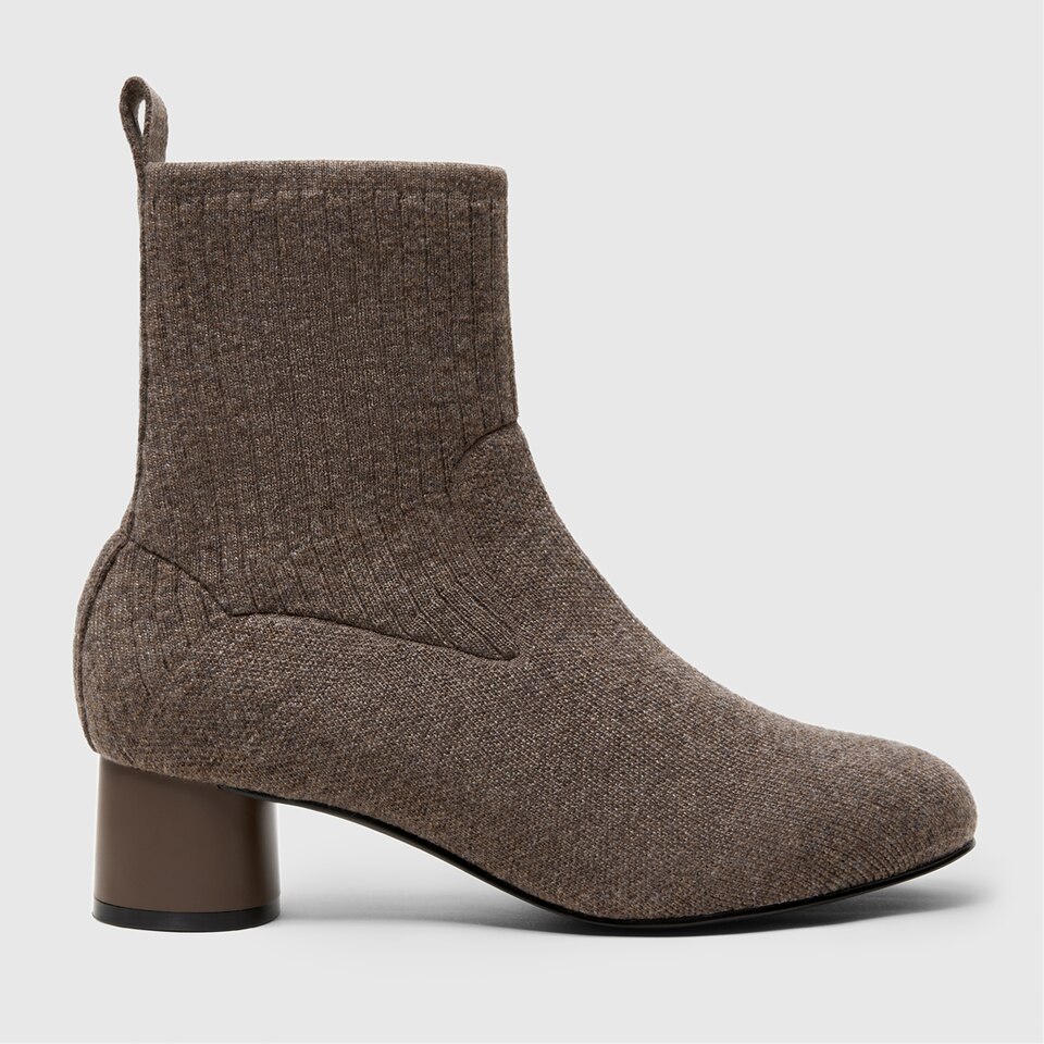 Zoe Wool Round-toe Boots in Tan Russet-Sustainable & Stylish | VIVAIA