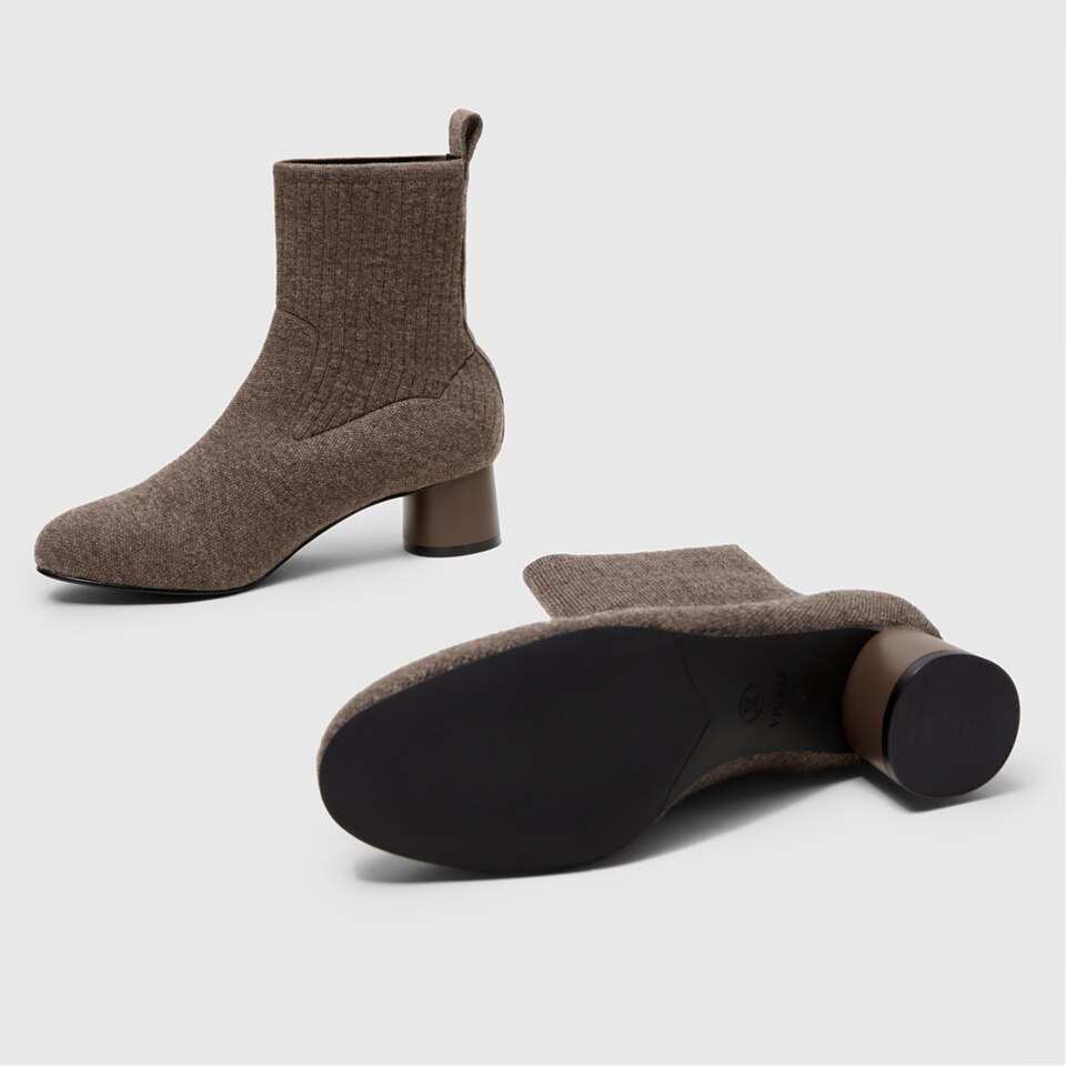 Zoe Wool Round-toe Boots in Tan Russet-Sustainable & Stylish | VIVAIA