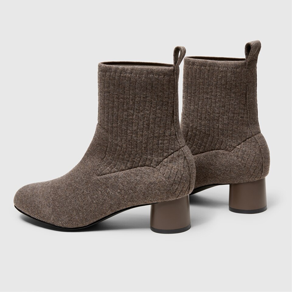 Zoe Wool Round-toe Boots in Tan Russet-Sustainable & Stylish | VIVAIA