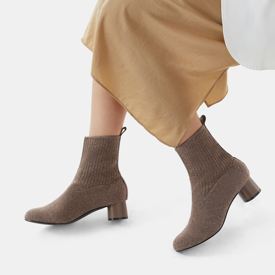 Zoe Wool Round-toe Boots in Tan Russet-Sustainable & Stylish | VIVAIA