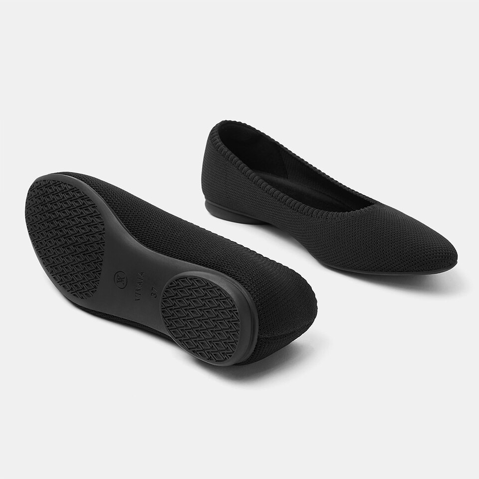 Tamia Round-toe Flats in Black-Sustainable & Washable Shoes | VIVAIA