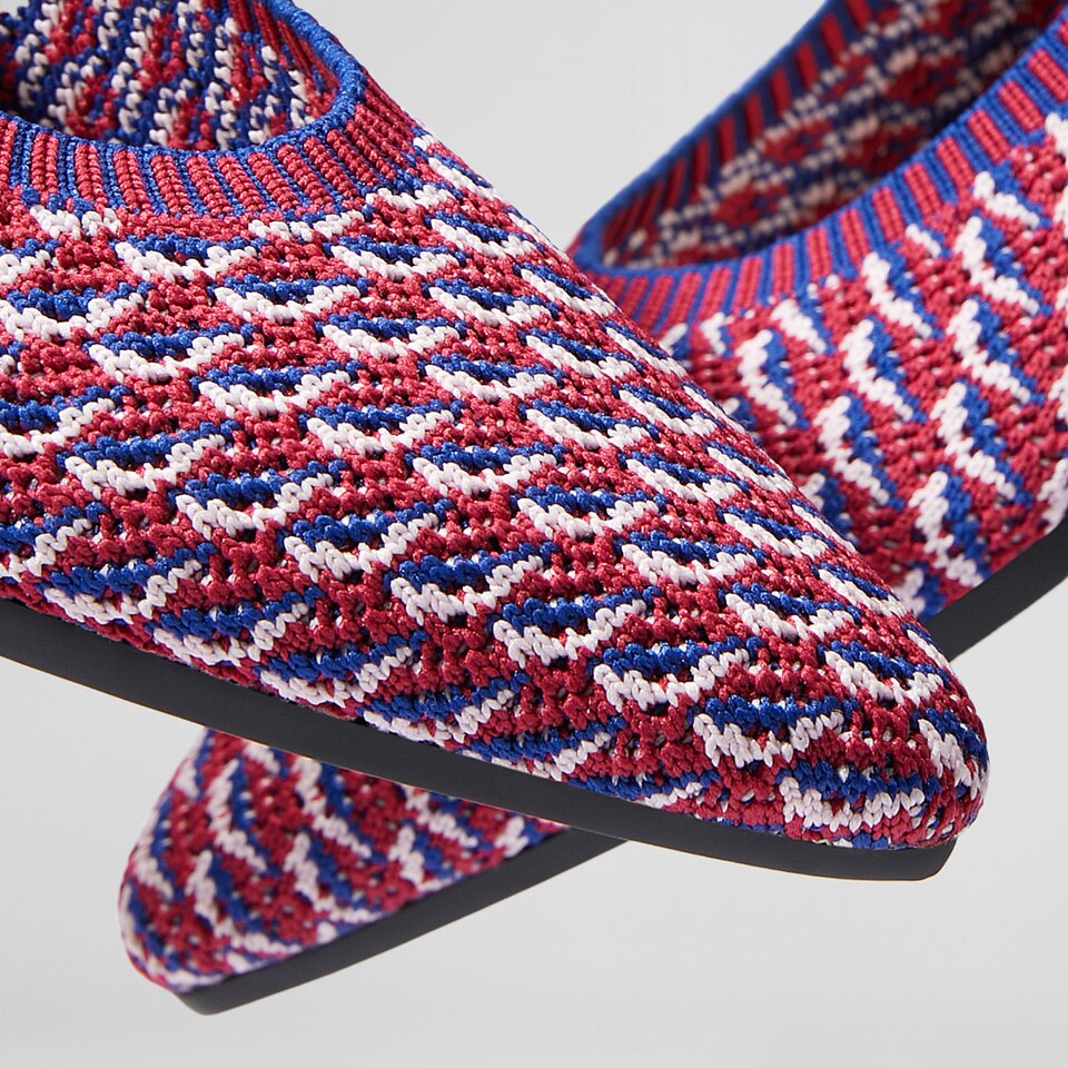 Aria Pointy Flats in Pink Waves-Sustainable,Washable Shoes | VIVAIA