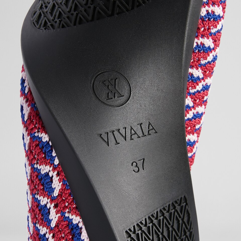 Aria Pointy Flats in Pink Waves-Sustainable,Washable Shoes | VIVAIA