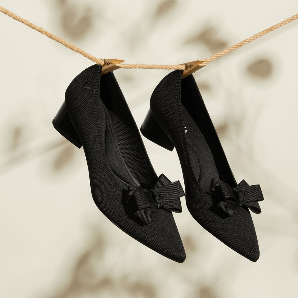 Tracy Pointed-Toe Chunky Washable Heels in Solid Black | VIVAIA
