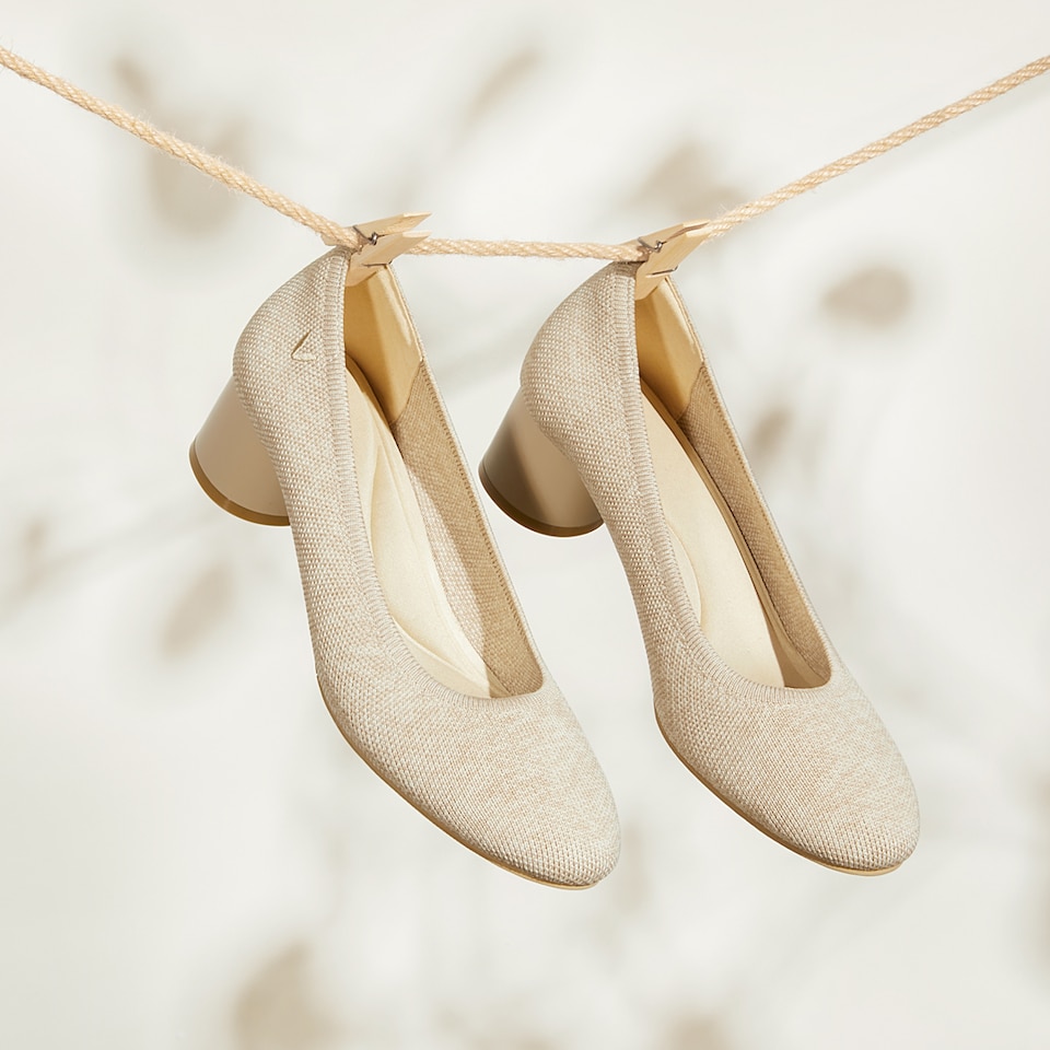 Elvia Women Round Toe Washable Heels in Cream Ivory | VIVAIA