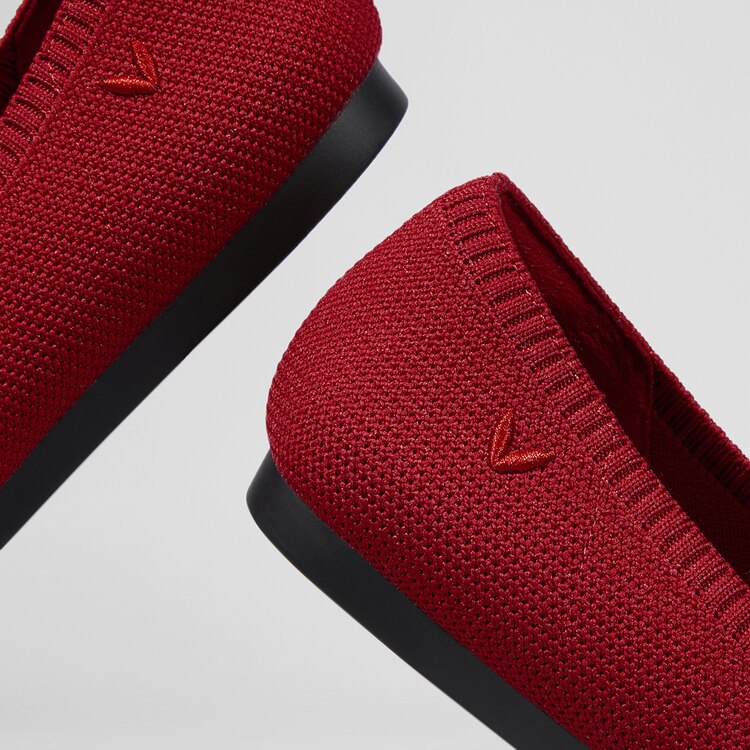 Aria5° Comfortable Pointy Flats in Ruby Red | VIVAIA