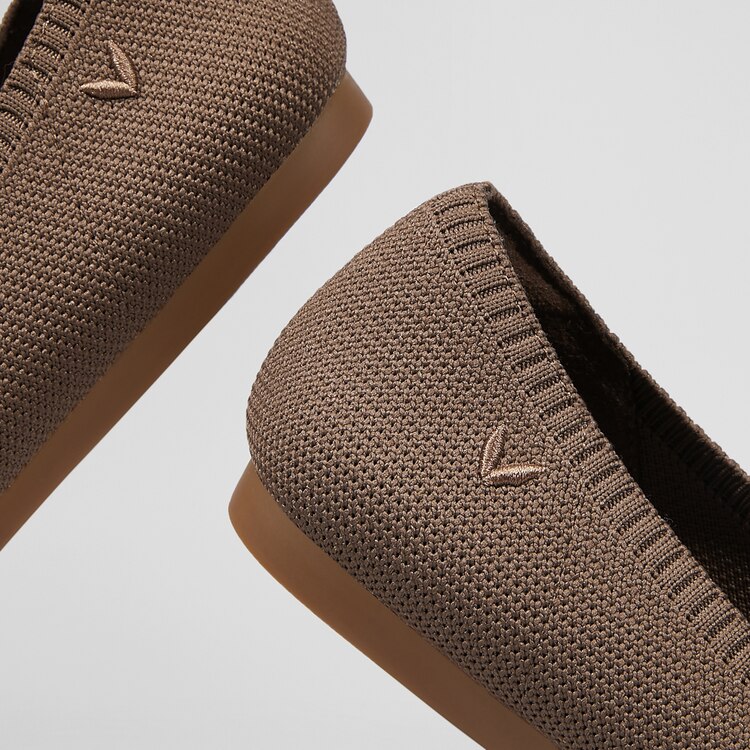 Aria5° Nude Comfortable Pointy Flats in Espresso | VIVAIA