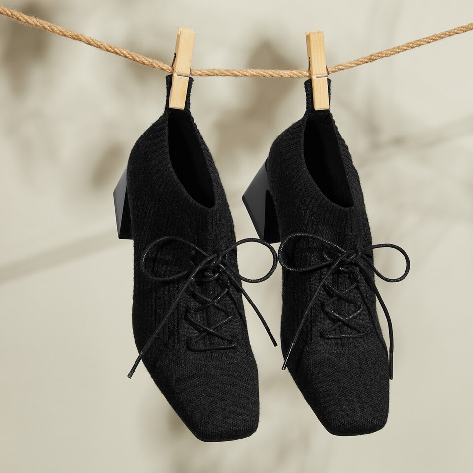 Vera Square-toe Wool Sustainable Oxford Heels in Dapple Black | VIVAIA