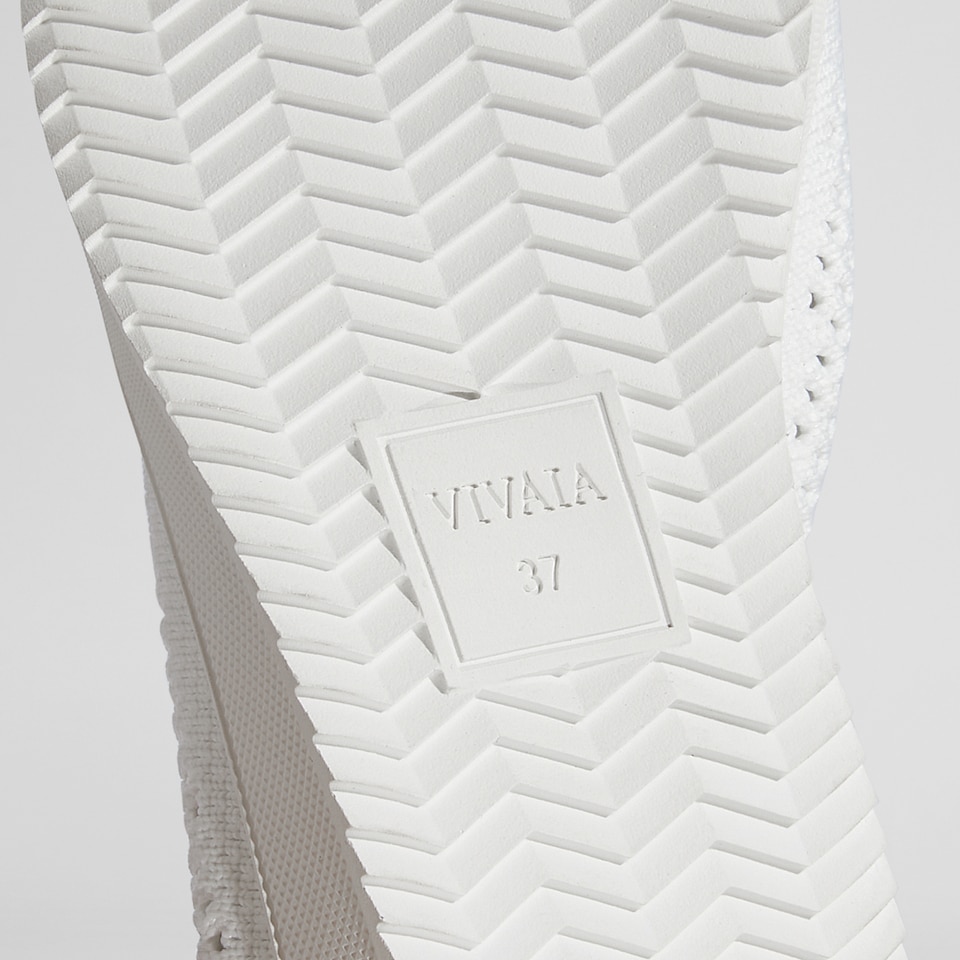 Polly Round-toe Sneakers in White Blue-Sustainable & Washable | VIVAIA