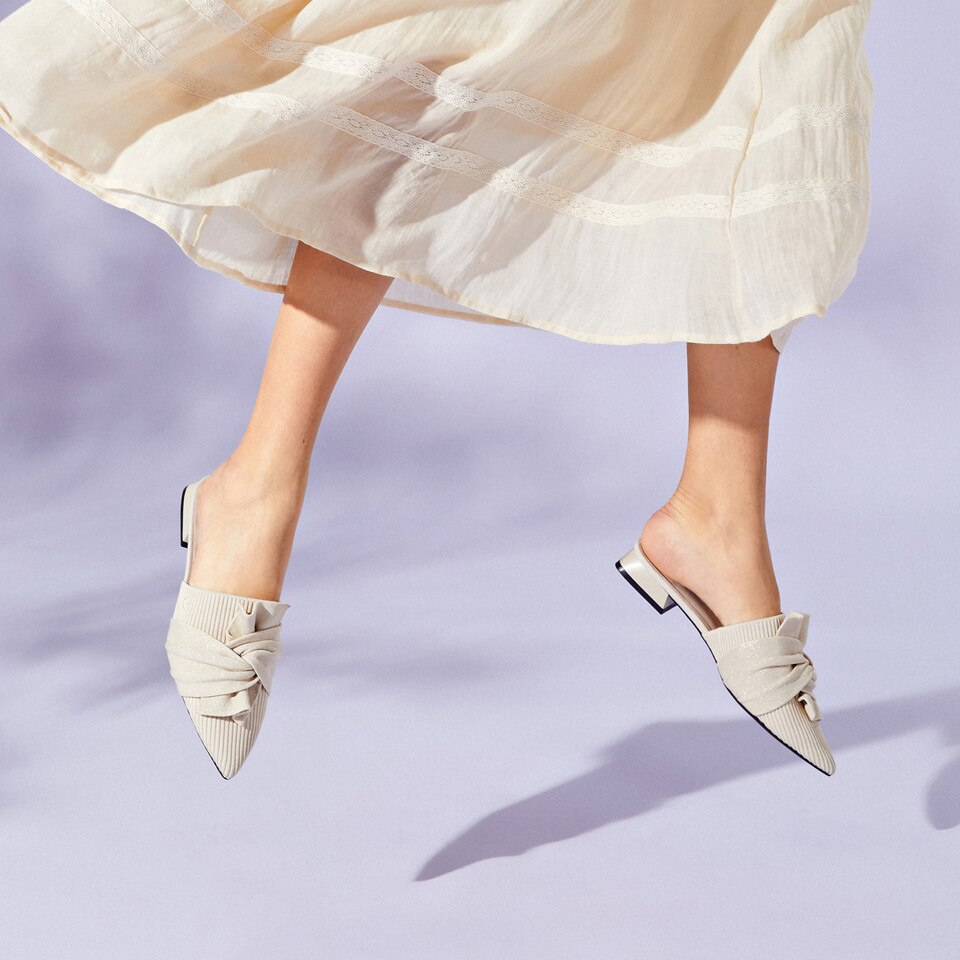 Yaffa Pointed-Toe Knot Mules in Cream Ivory-Sustainable & Stylish | VIVAIA