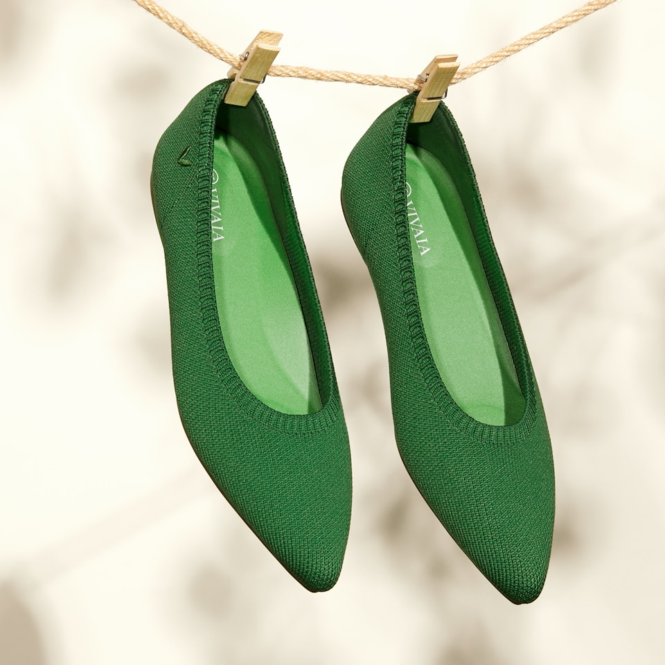 Aria5° Comfortable Women Pointy Flats in Forest Green | VIVAIA