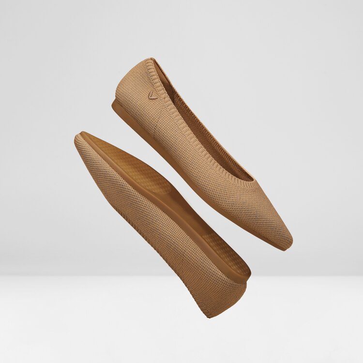 Aria5° Nude Comfortable Women Pointy Flats in Nutmeg | VIVAIA