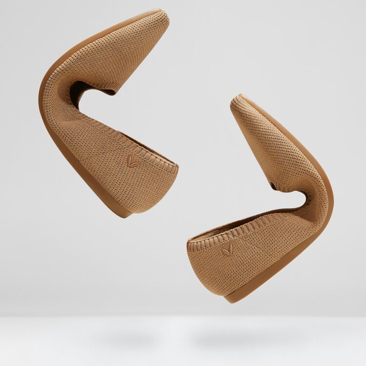 Aria5° Nude Comfortable Women Pointy Flats in Nutmeg | VIVAIA