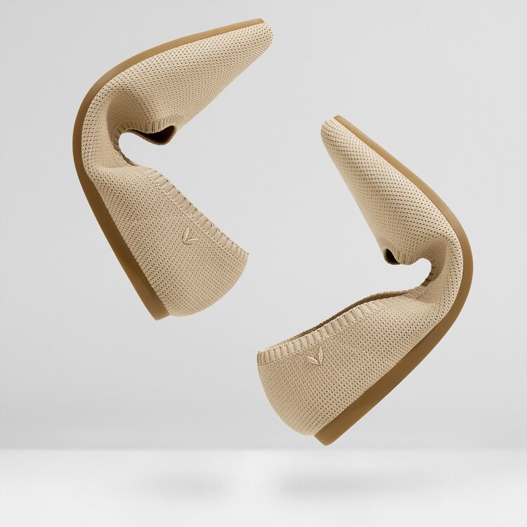 Aria5° Nude Comfortable Women Pointed Flats in Almond | VIVAIA