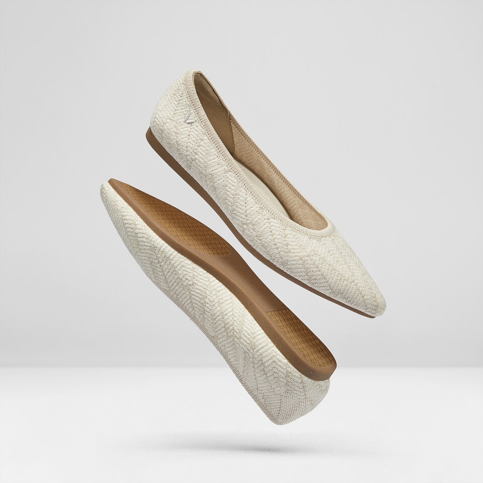 Aria5° Women Pointy Hemp Sustainable Flats in Cream Ivory | VIVAIA