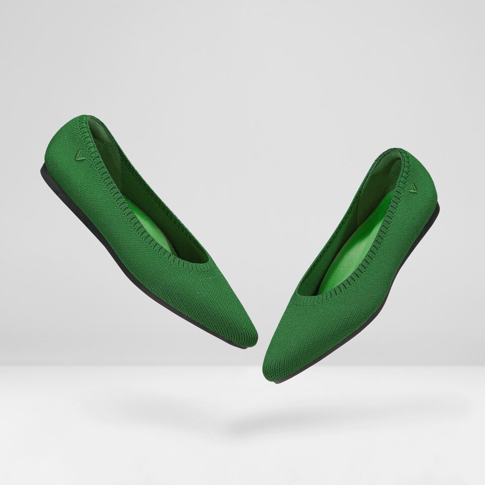 Aria5° Comfortable Women Pointy Flats in Forest Green | VIVAIA
