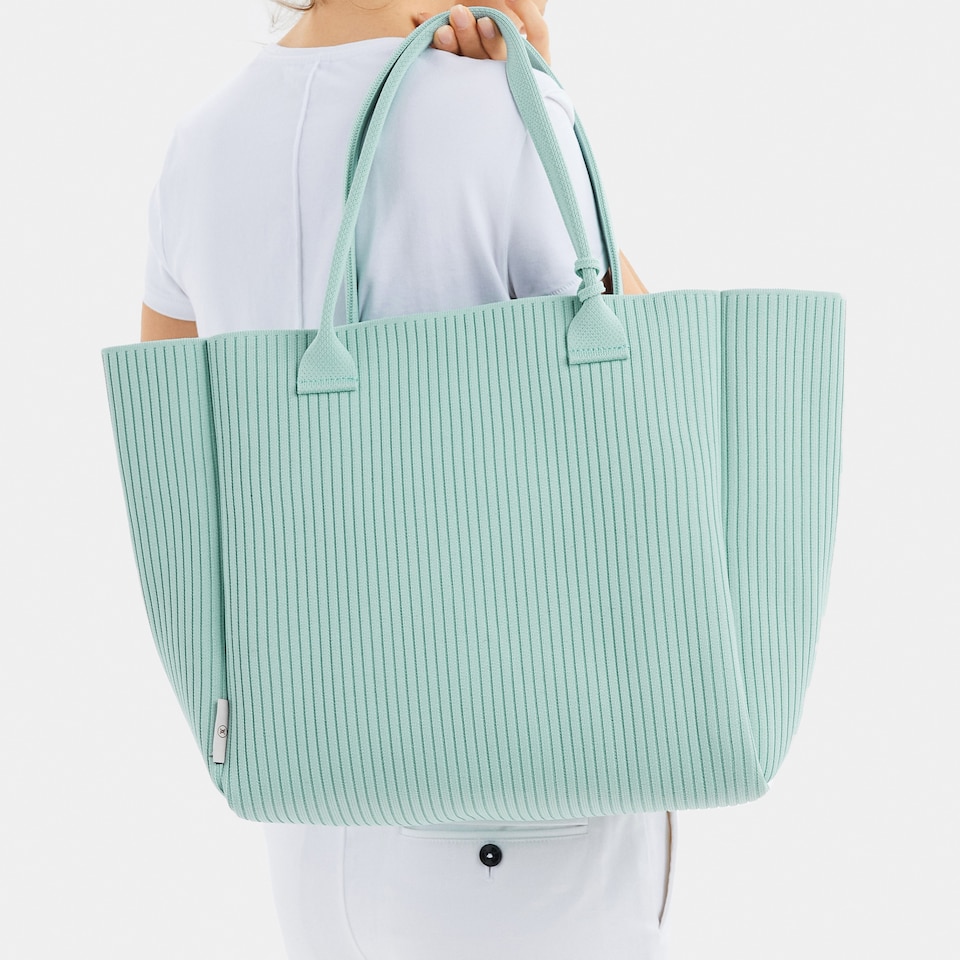 Maia Tote Bag in Mint Green-Women's Sustainable, Washable Knitbags | VIVAIA