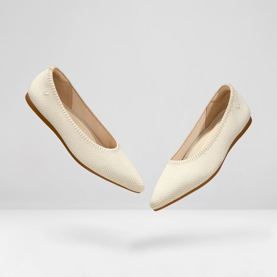 Aria5° Inspiration Pointed Toe Ballet Flats with Arch Support in Ivory Chevron | VIVAIA