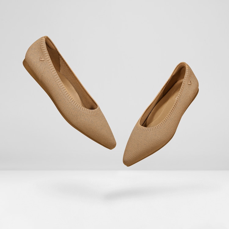 Aria5° Nude Comfortable Women Pointy Flats in Nutmeg | VIVAIA