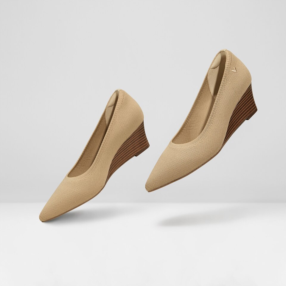 Aria Pointed-Toe Wedge in Nude Peach-Sustainable & Washable | VIVAIA