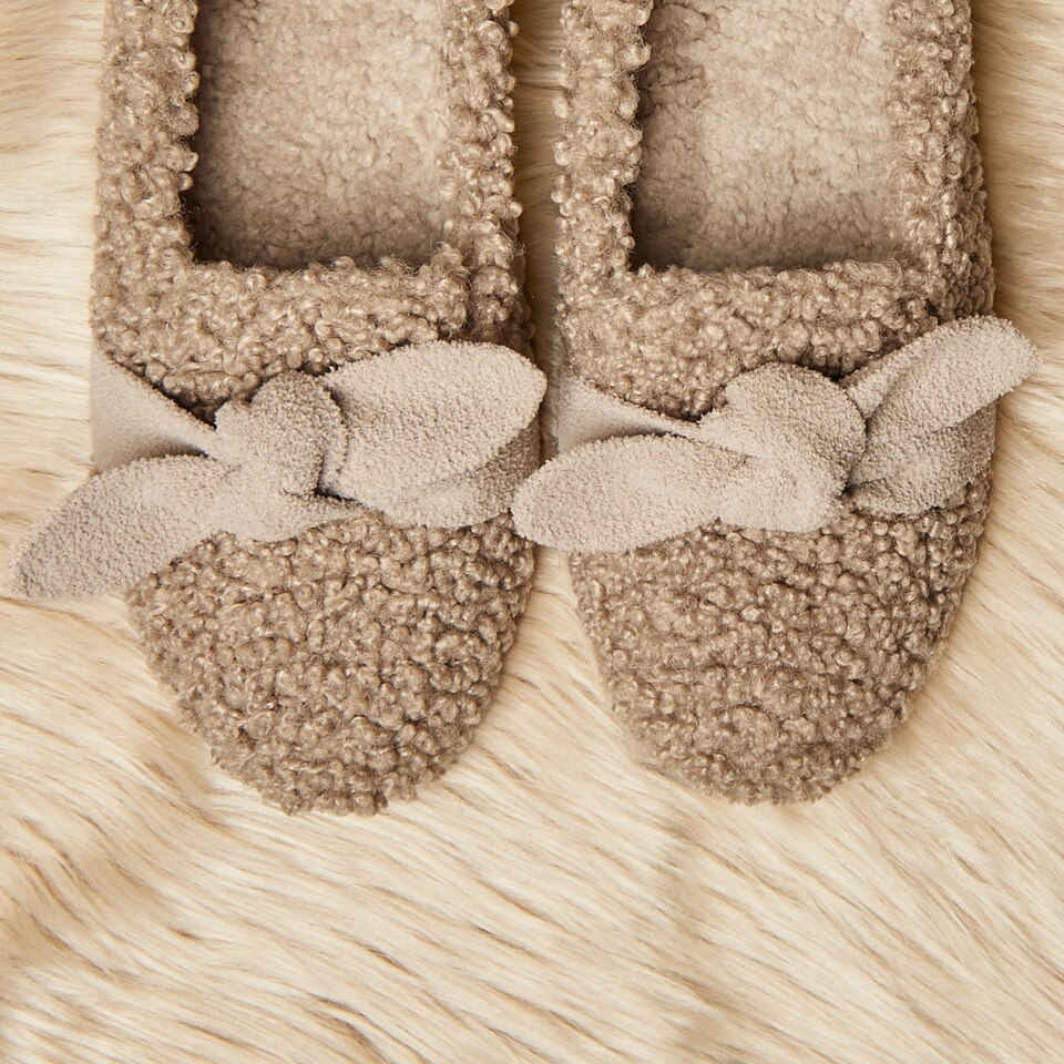 Audrey Round-Toe Recycled Faux Fur Loafers for Bunions in Latte | VIVAIA