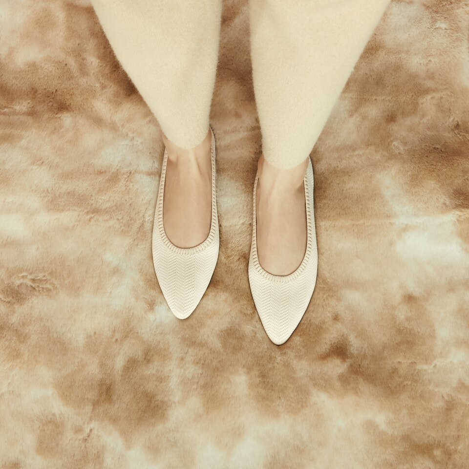 Aria5° Inspiration Pointed Toe Ballet Flats with Arch Support in Ivory Chevron | VIVAIA